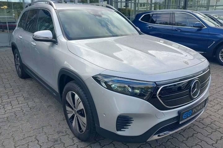 Sølv Mercedes EQB250 fra 2023