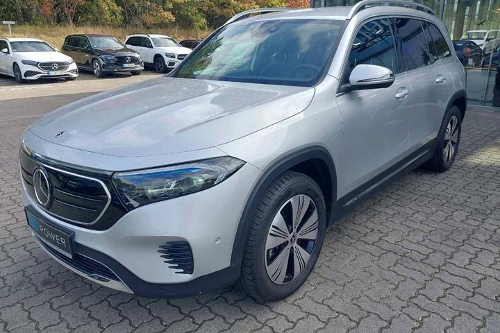 Sølv Mercedes EQB250 fra 2023
