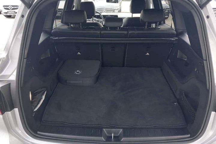 Sølv Mercedes EQB250 fra 2023