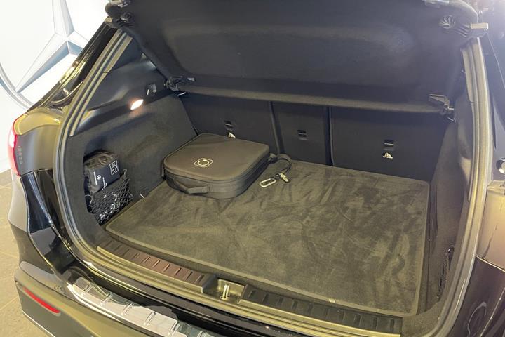 Sort Mercedes EQA250+ fra 2025