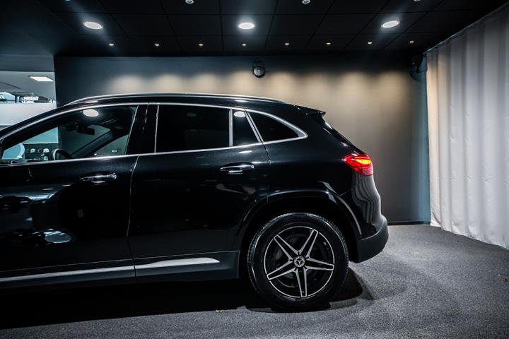 Sort Mercedes EQA250+ fra 2025
