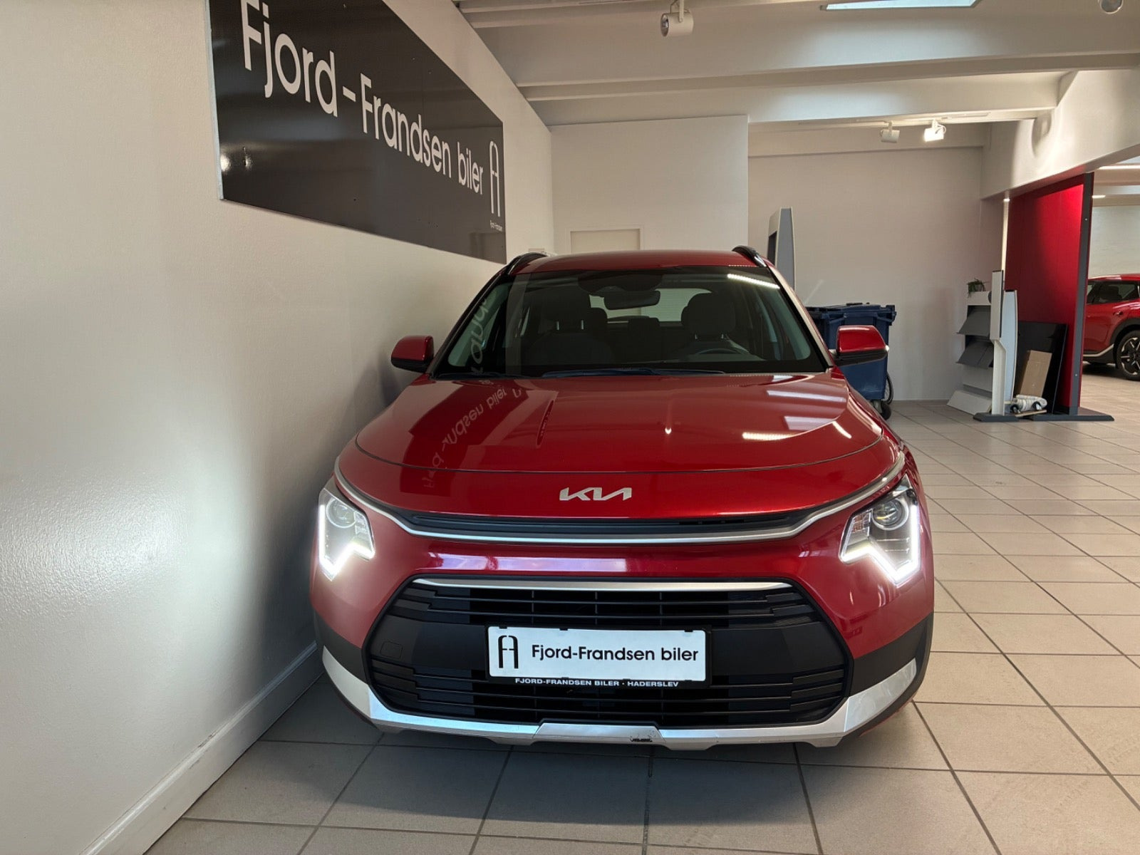 Rød Kia Niro fra 2023