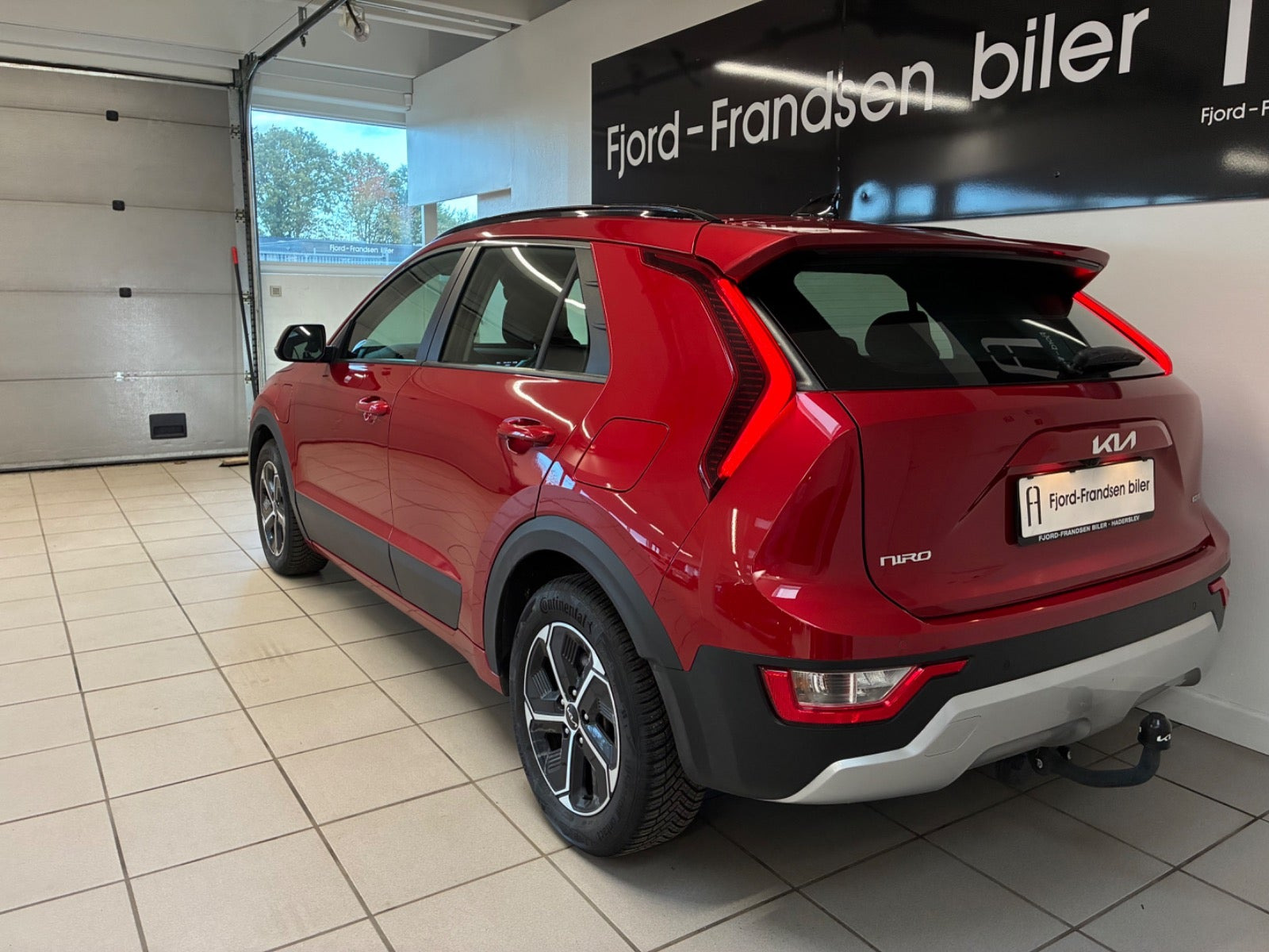 Rød Kia Niro fra 2023