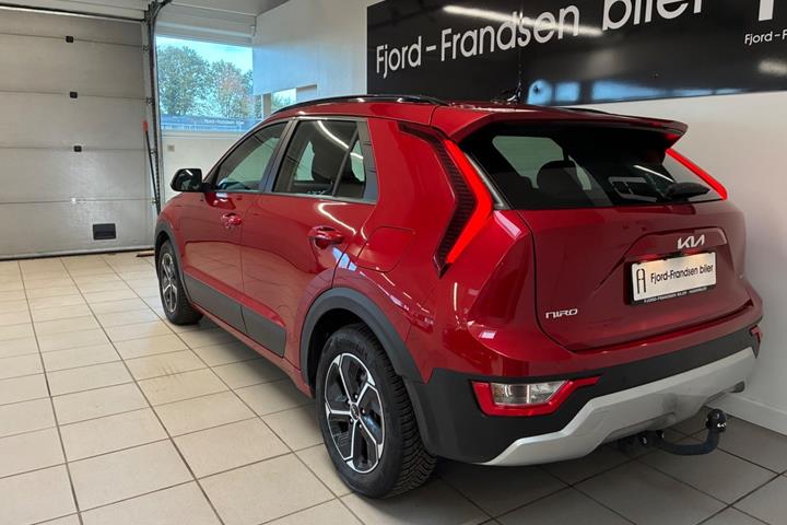 Rød Kia Niro fra 2023