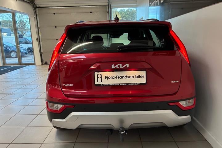 Rød Kia Niro fra 2023