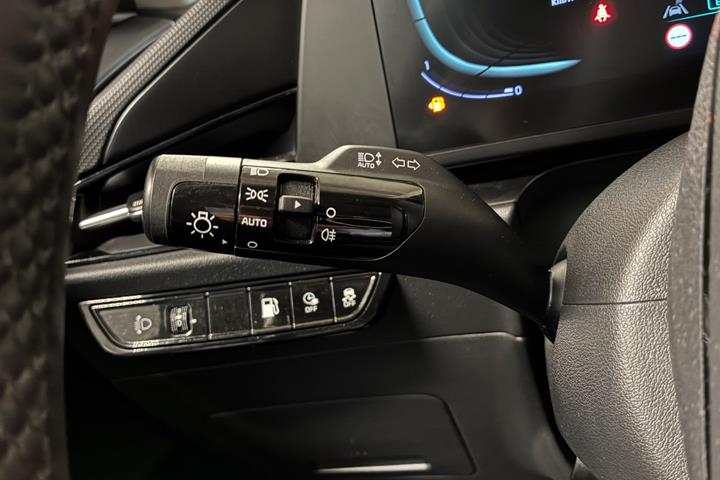 Rød Kia Niro fra 2023