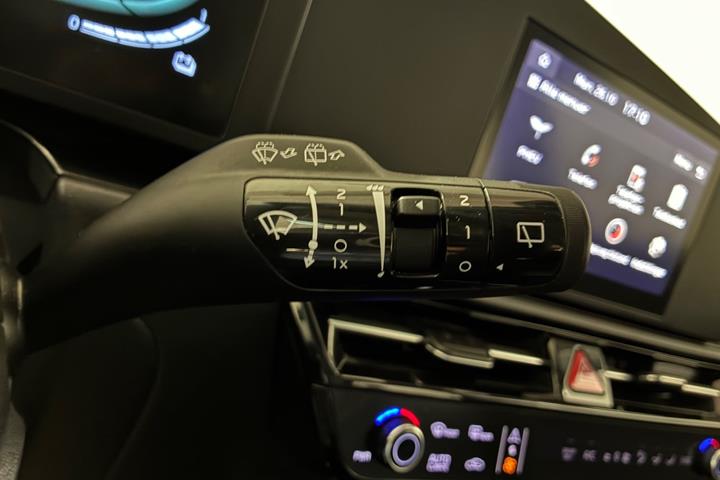 Rød Kia Niro fra 2023