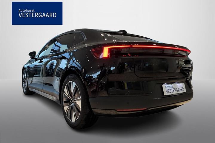 Sort Polestar 4 fra 2026