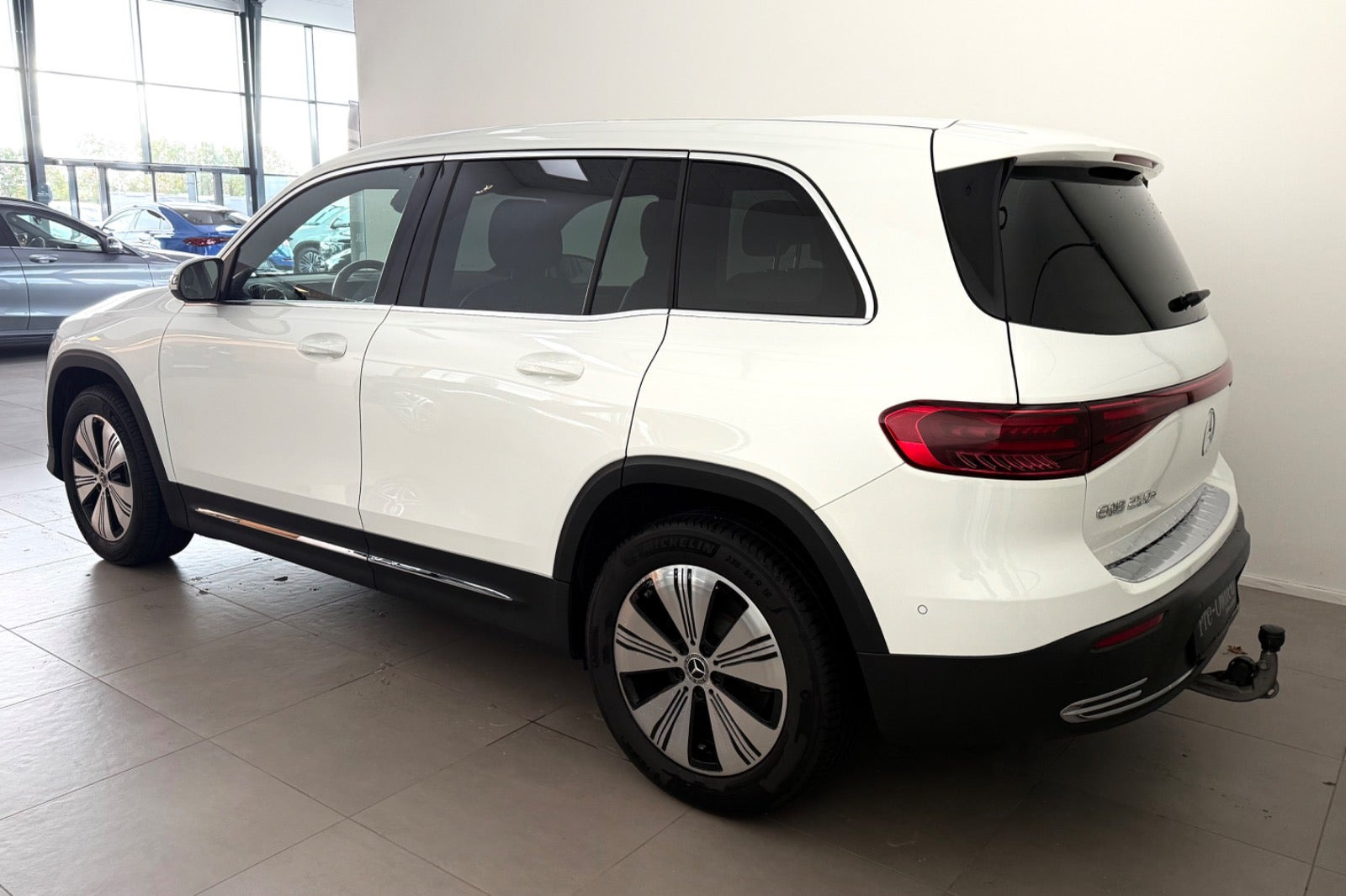 Hvid Mercedes EQB250+ fra 2026