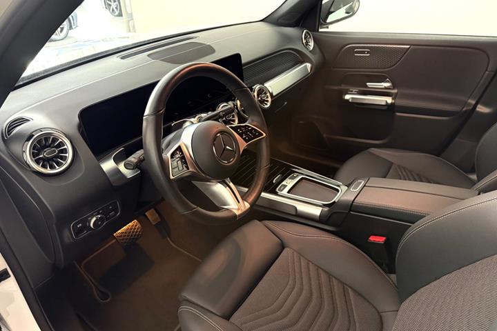 Hvid Mercedes EQB250+ fra 2026