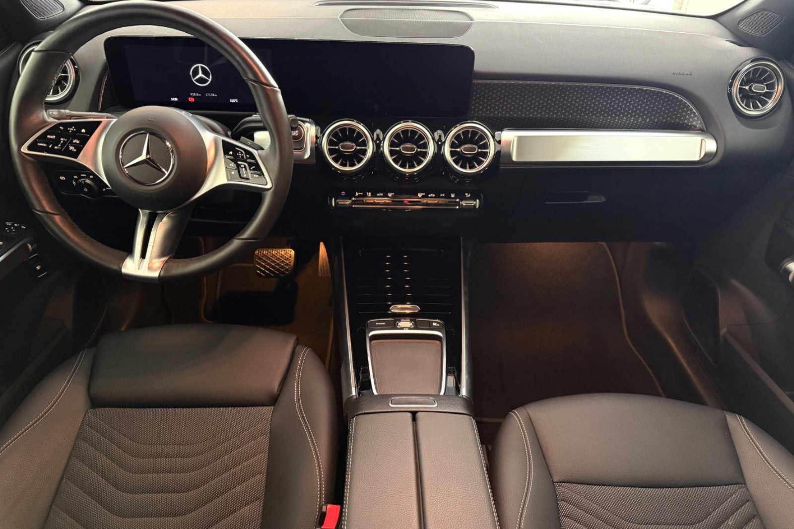 Hvid Mercedes EQB250+ fra 2026
