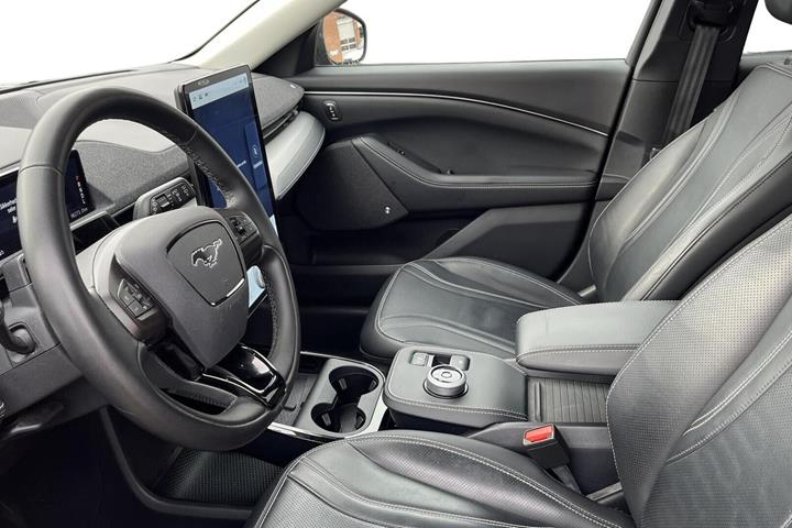 Sort Ford Mustang Mach-E fra 2023