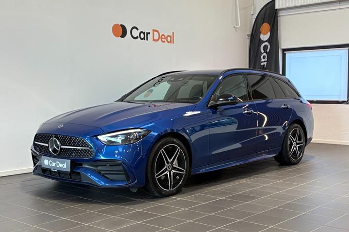 Blå Mercedes C300 e fra 2023