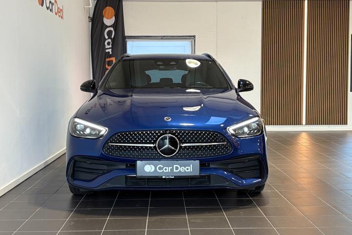 Blå Mercedes C300 e fra 2023