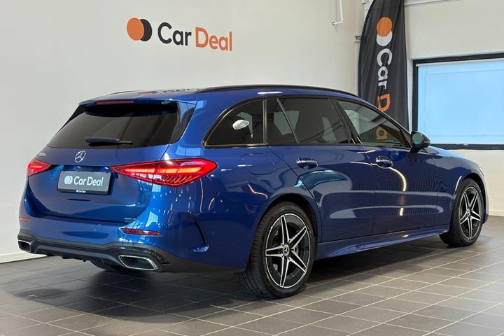 Blå Mercedes C300 e fra 2023
