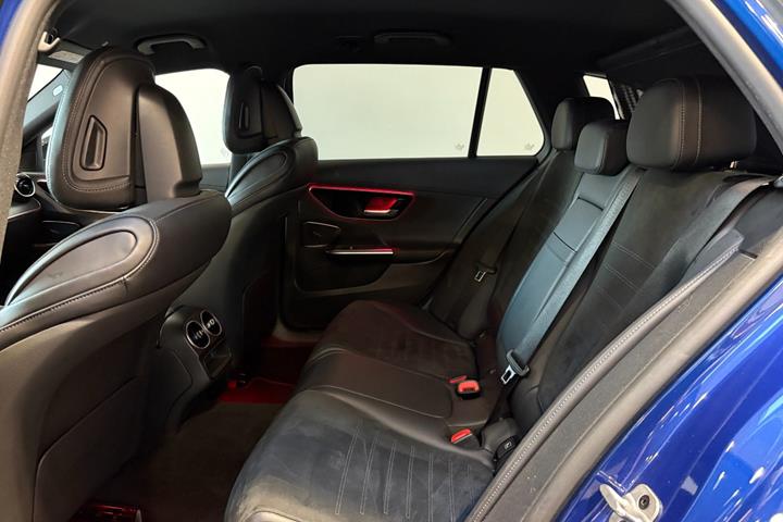 Blå Mercedes C300 e fra 2023