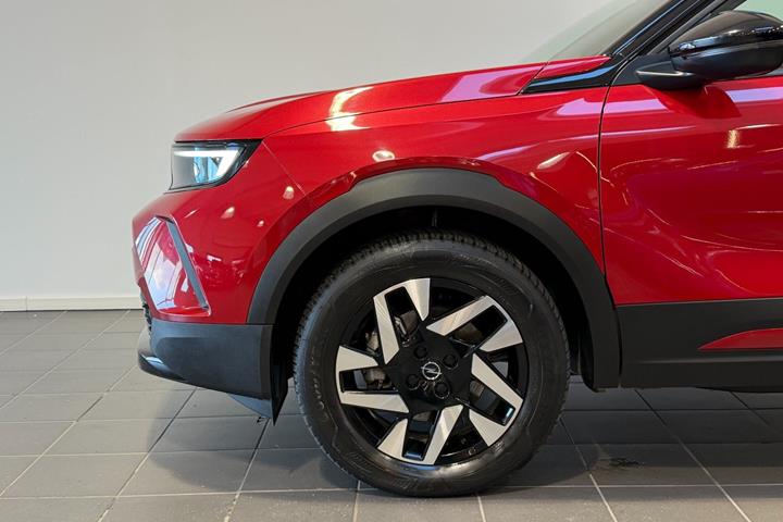 Rød Opel Mokka-e fra 2023