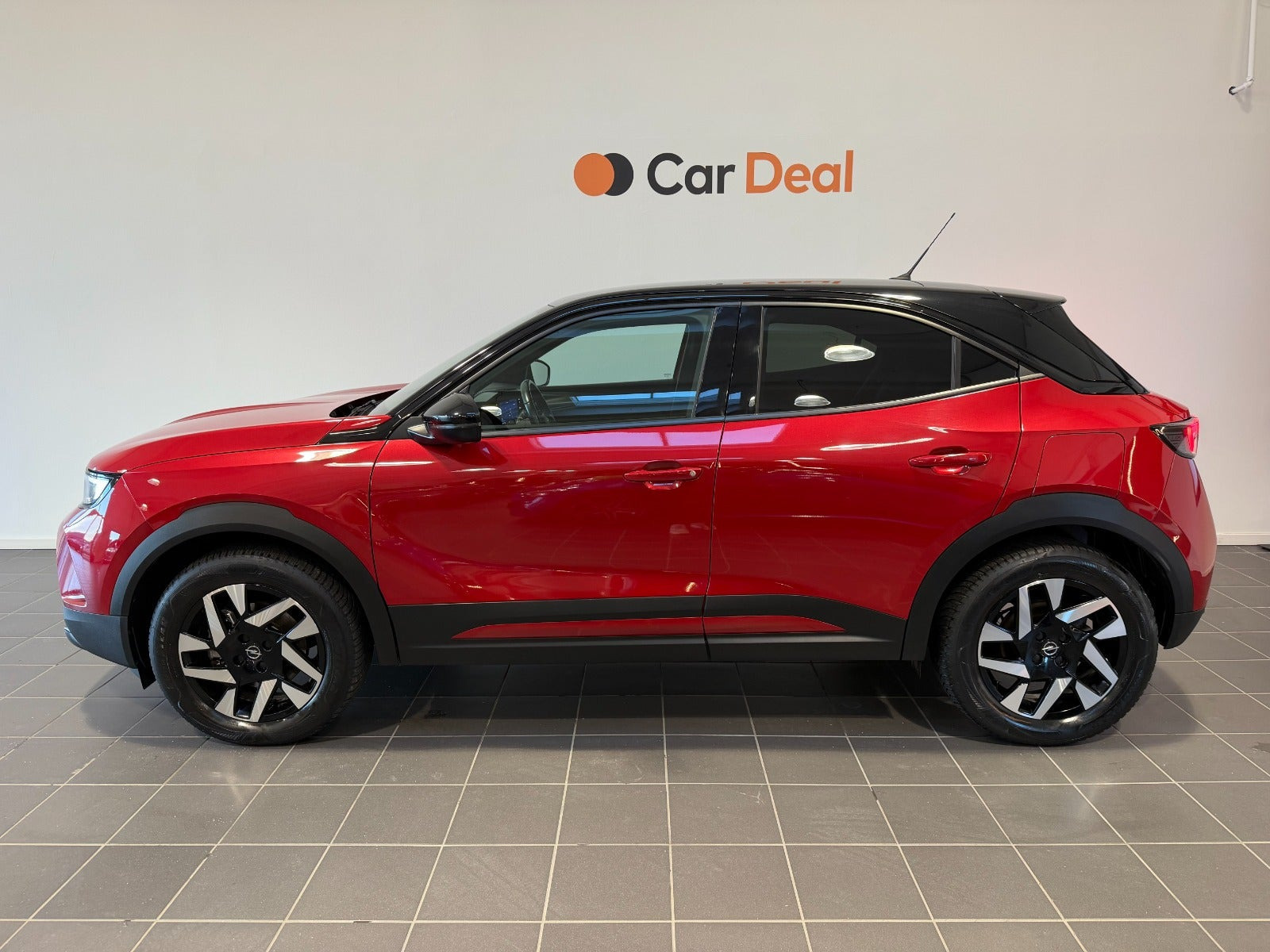 Rød Opel Mokka-e fra 2023