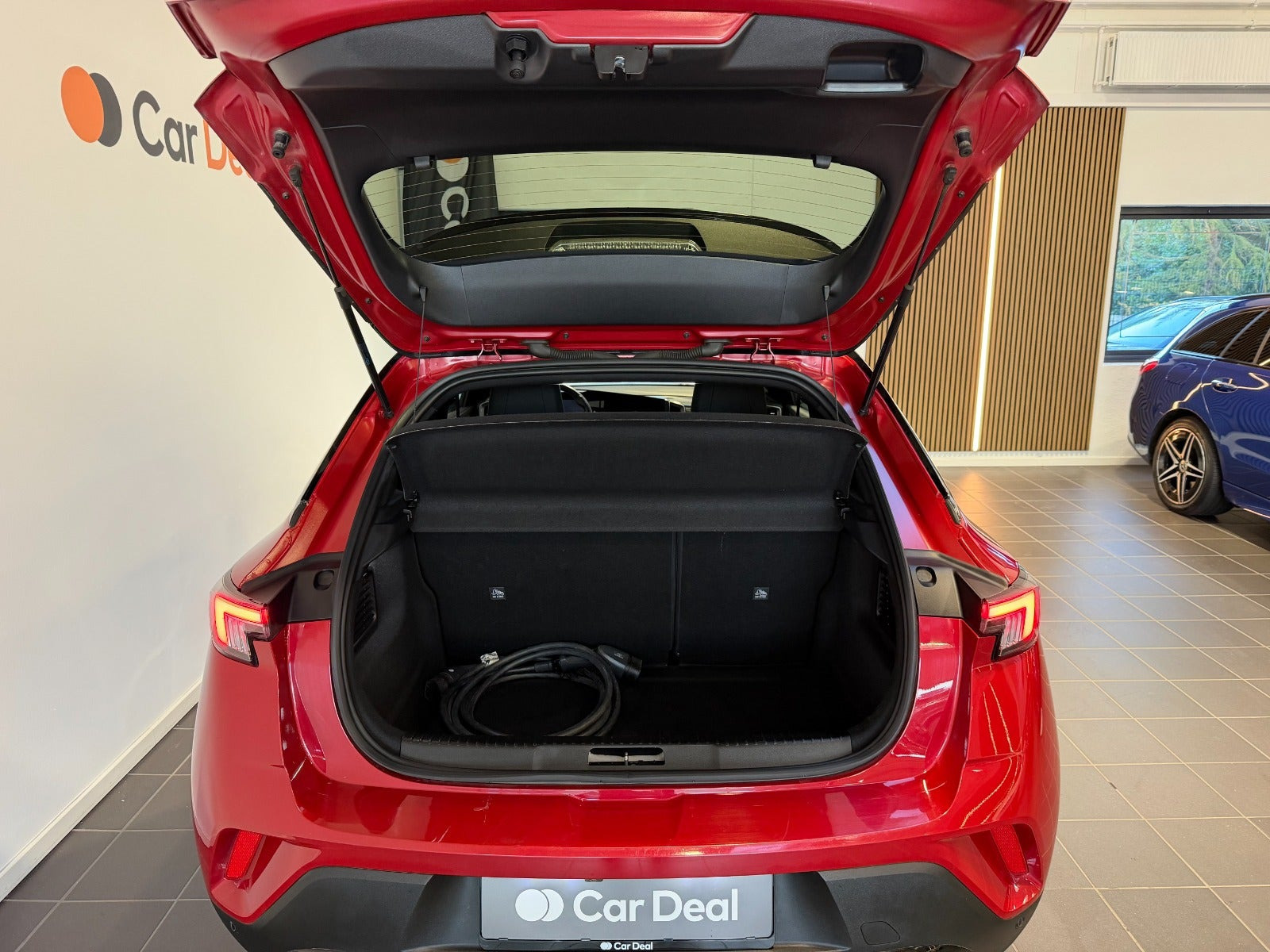 Rød Opel Mokka-e fra 2023