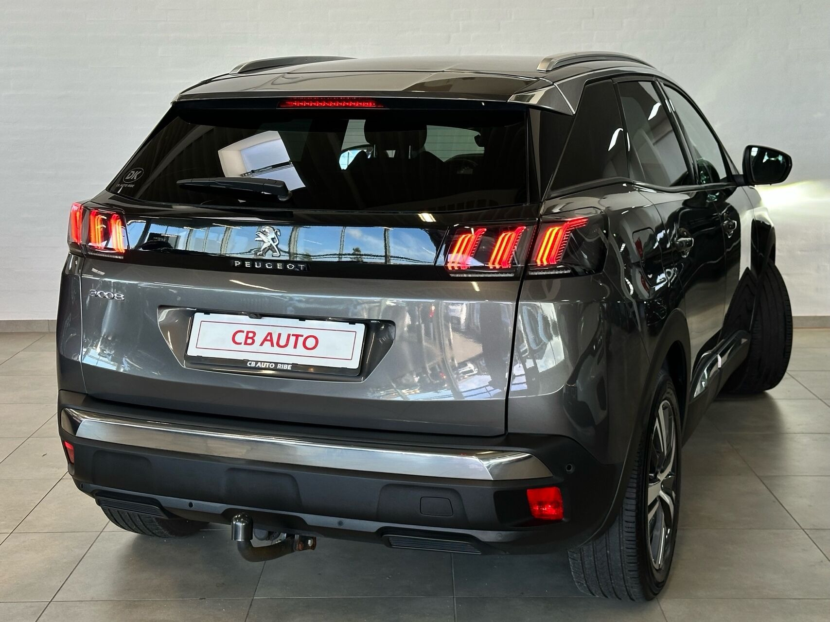 Grå Peugeot 3008 fra 2020