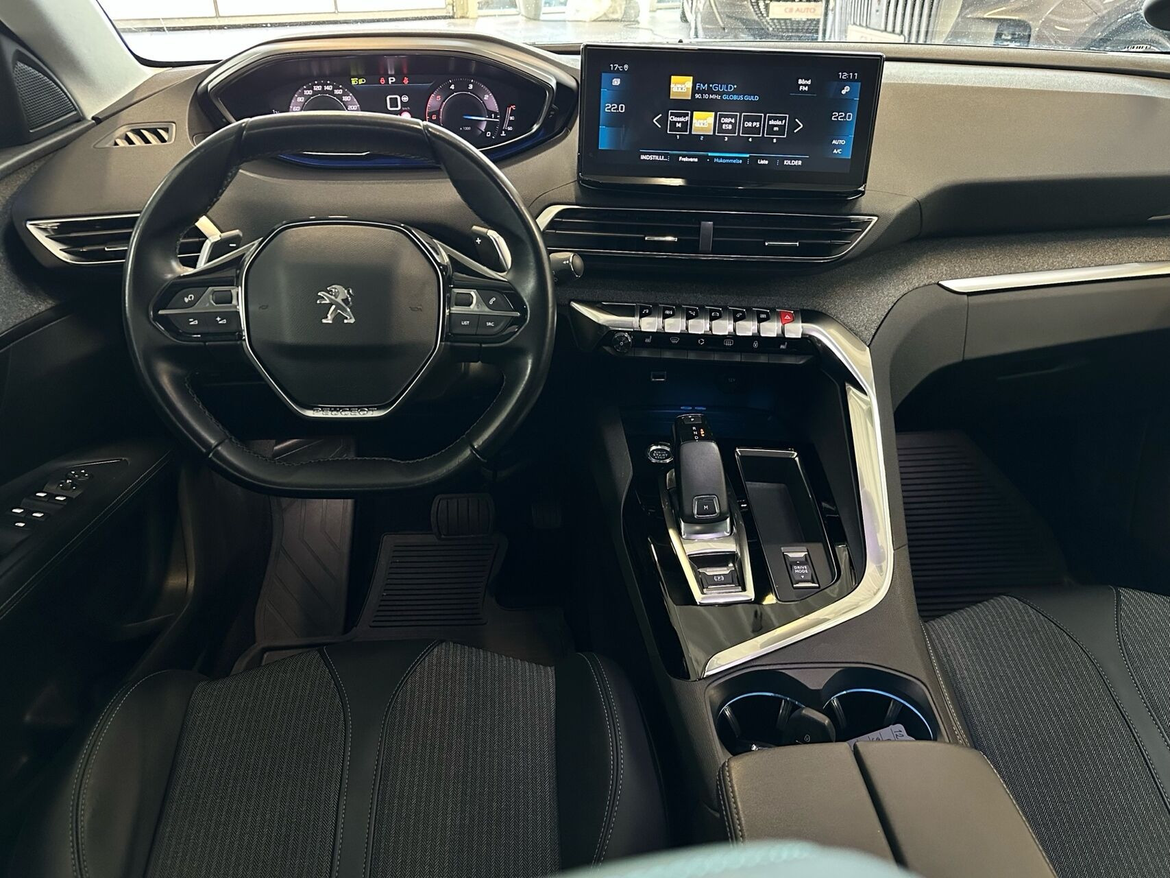 Grå Peugeot 3008 fra 2020
