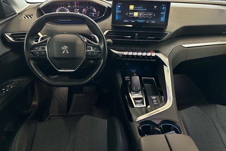 Grå Peugeot 3008 fra 2020