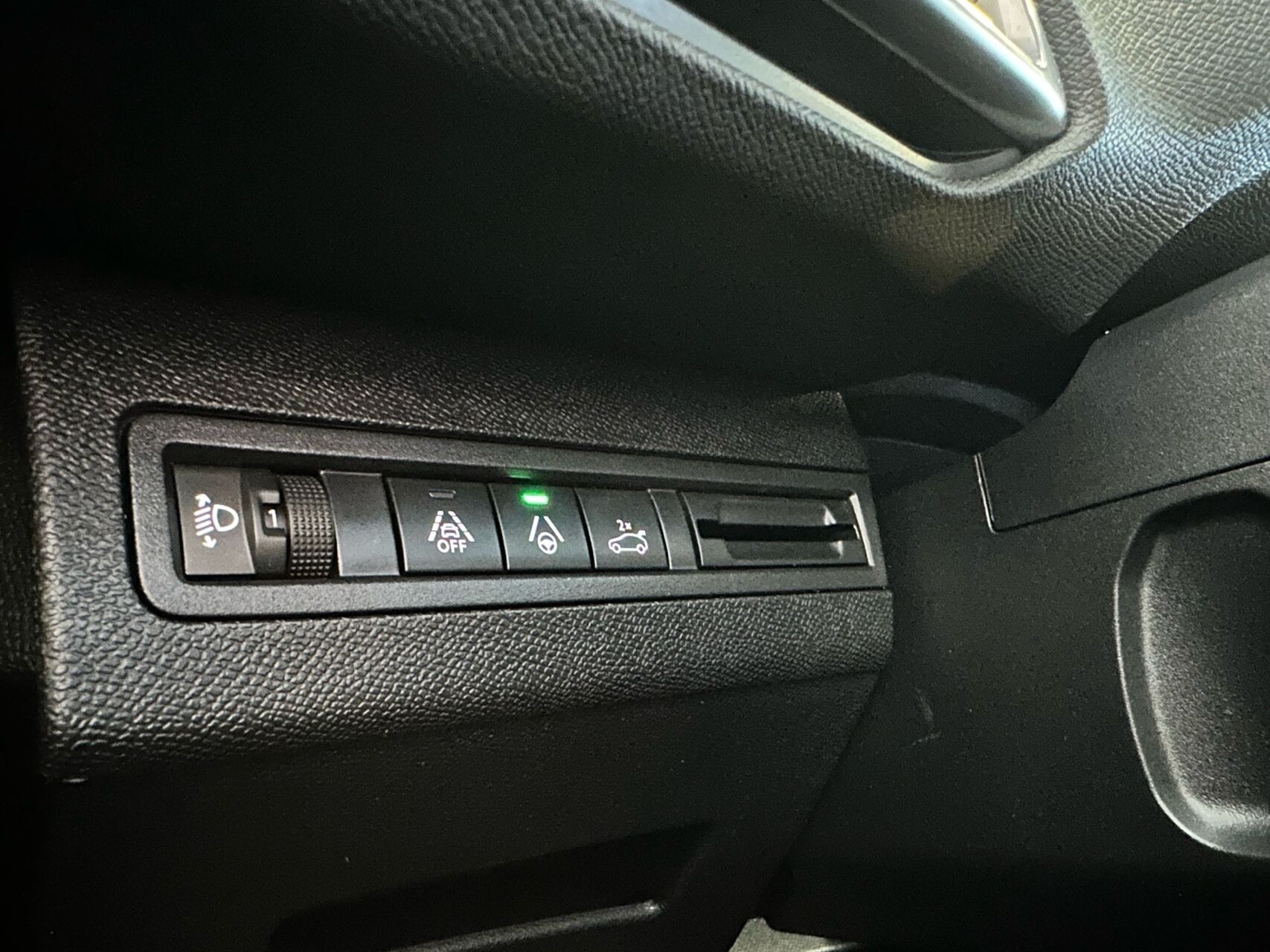 Grå Peugeot 3008 fra 2020