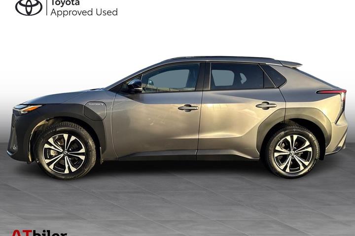 Grå Toyota BZ4X fra 2023