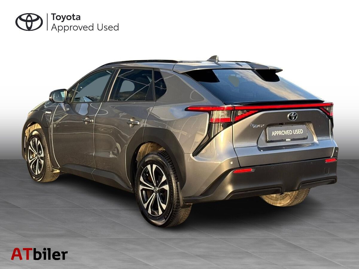 Grå Toyota BZ4X fra 2023