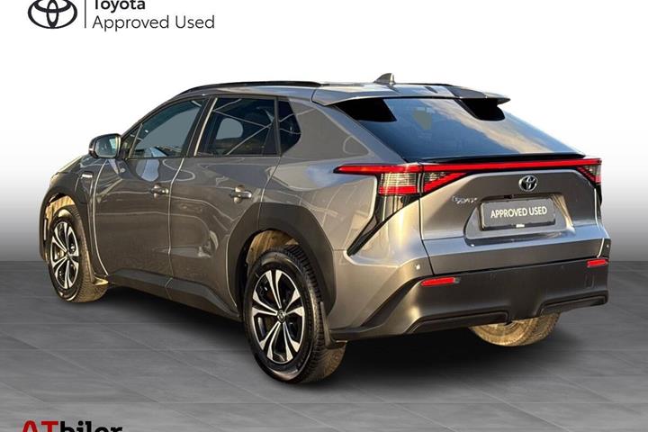 Grå Toyota BZ4X fra 2023