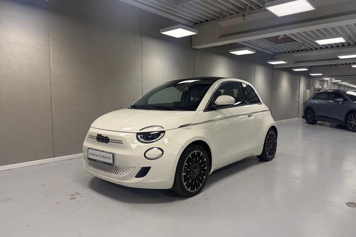 Hvid Fiat 500e fra 2023