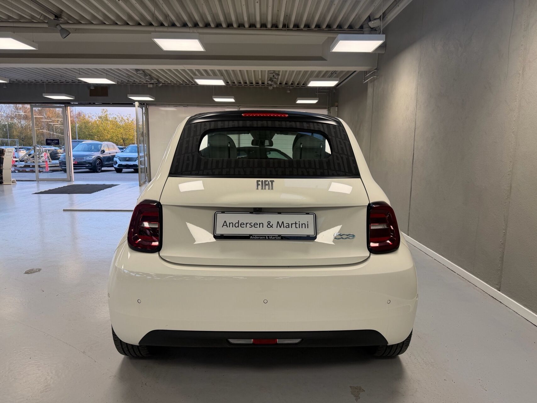 Hvid Fiat 500e fra 2023
