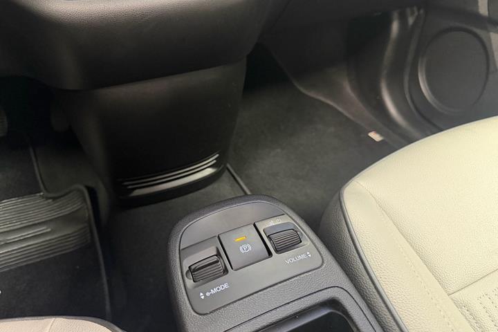 Hvid Fiat 500e fra 2023
