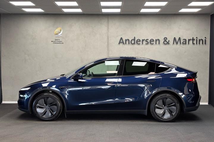 Blå Tesla Model Y fra 2026