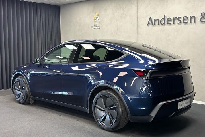 Blå Tesla Model Y fra 2026