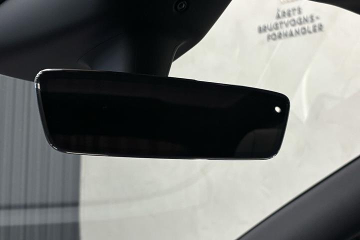 Blå Tesla Model Y fra 2026