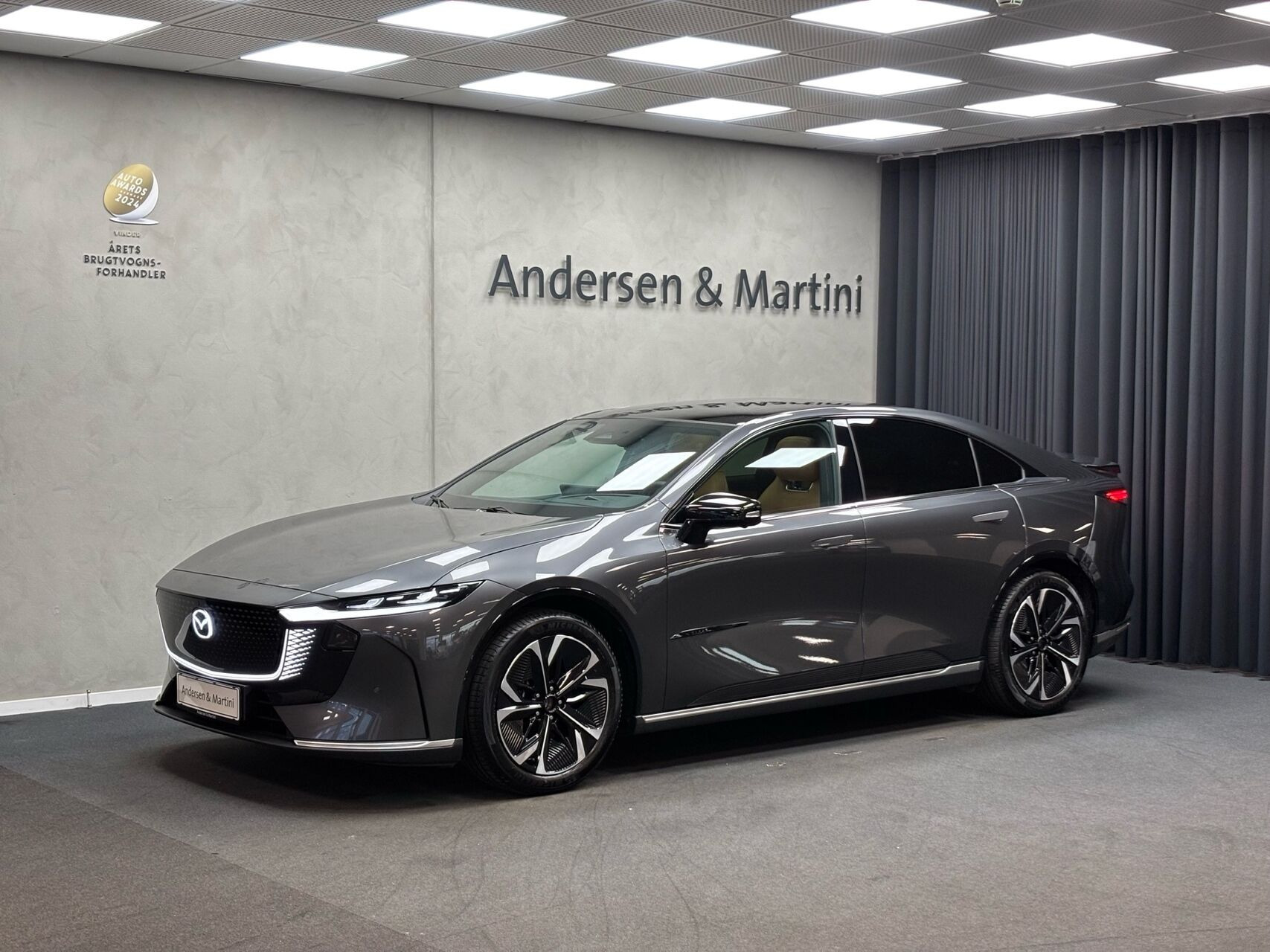 Grå Mazda 6e fra 2026