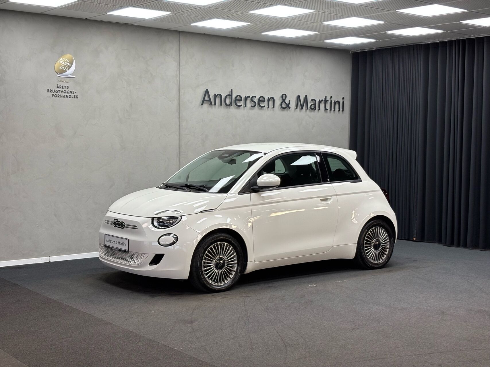 Hvid Fiat 500e fra 2023
