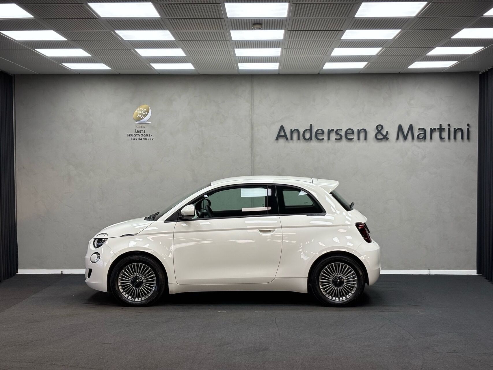 Hvid Fiat 500e fra 2023