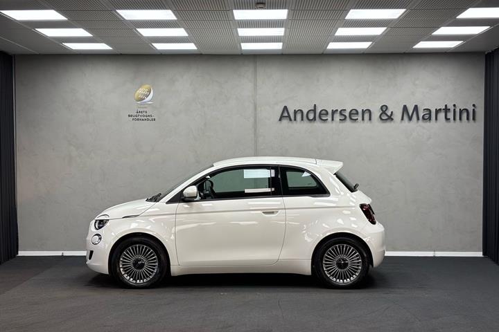 Hvid Fiat 500e fra 2023
