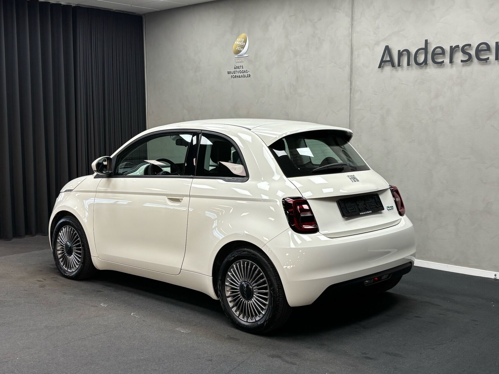 Hvid Fiat 500e fra 2023