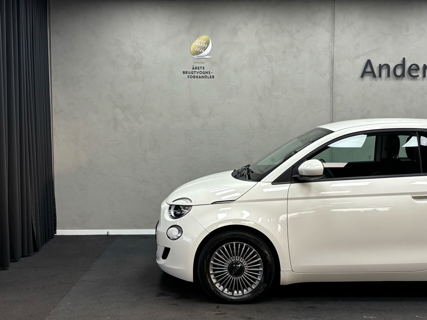Hvid Fiat 500e fra 2023