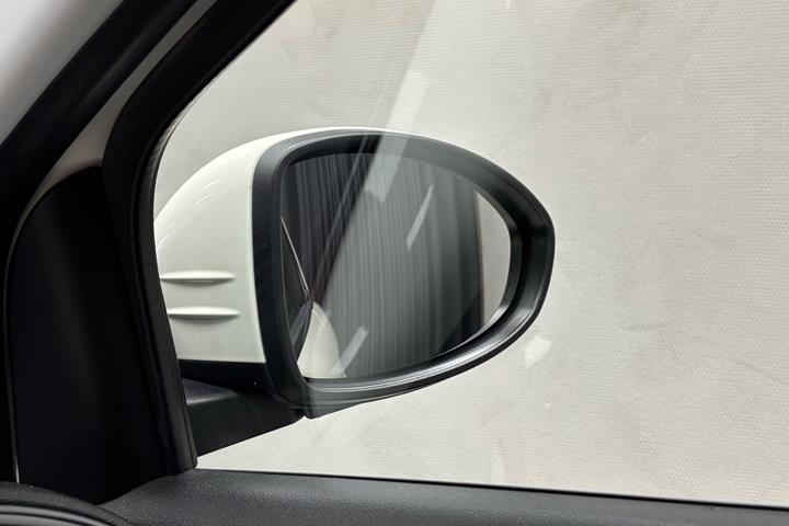 Hvid Fiat 500e fra 2023