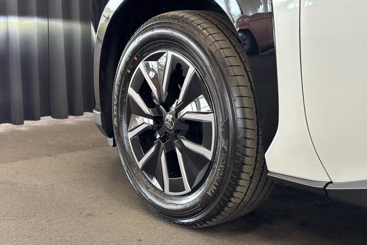 Hvid Toyota BZ4X fra 2026