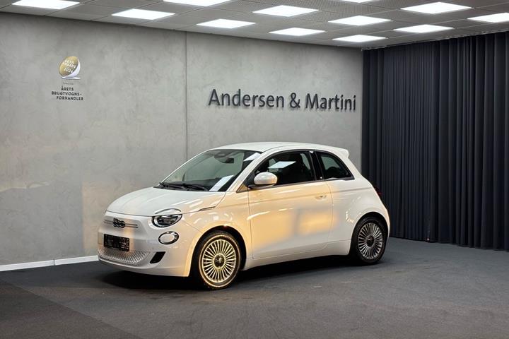 Hvid Fiat 500e fra 2023