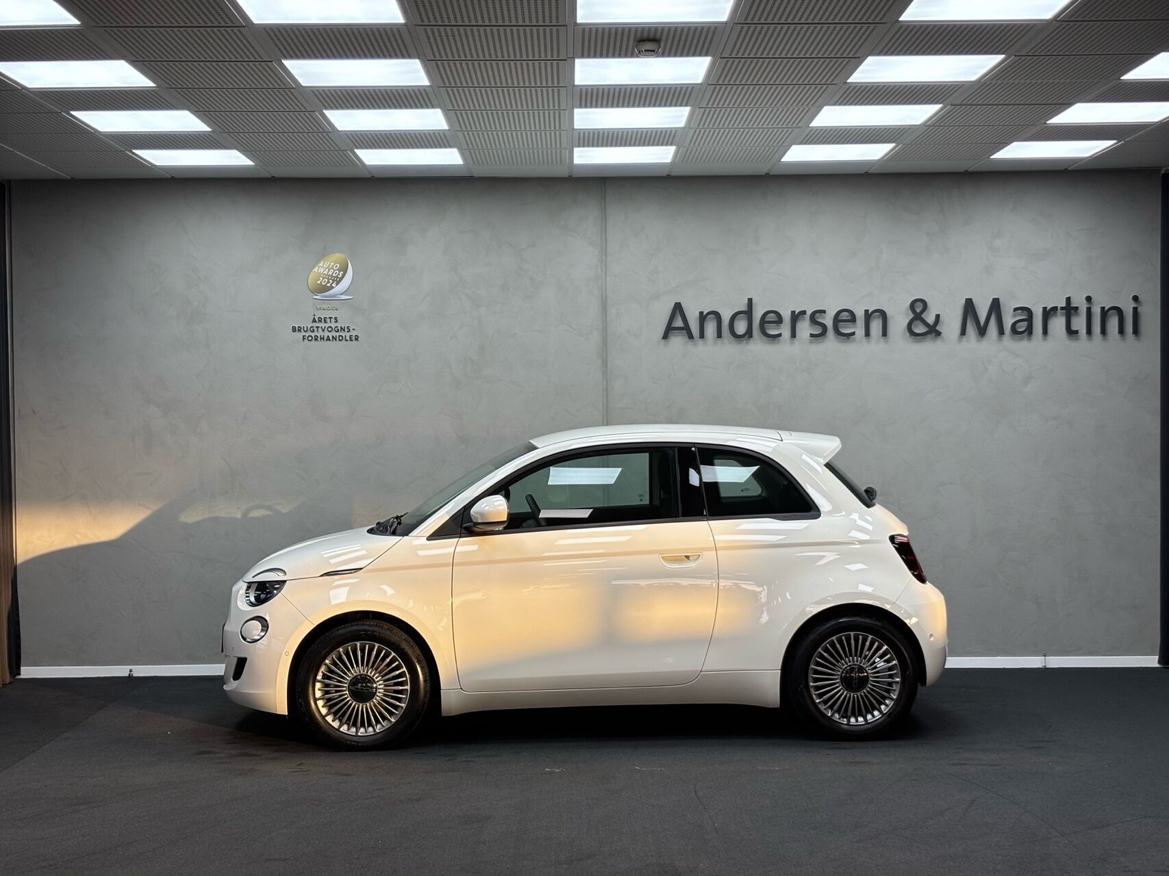 Hvid Fiat 500e fra 2023