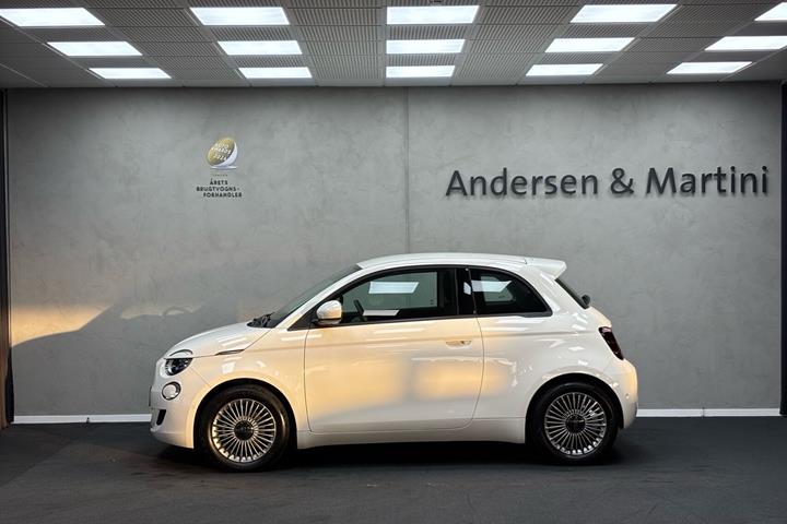 Hvid Fiat 500e fra 2023