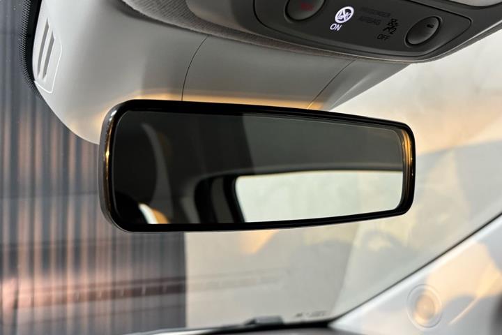 Hvid Fiat 500e fra 2023