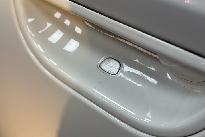 Hvid Fiat 500e fra 2023