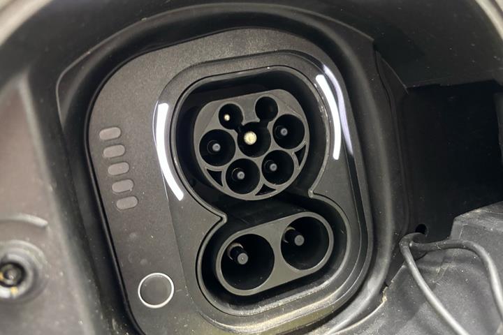 Hvid Fiat 500e fra 2023